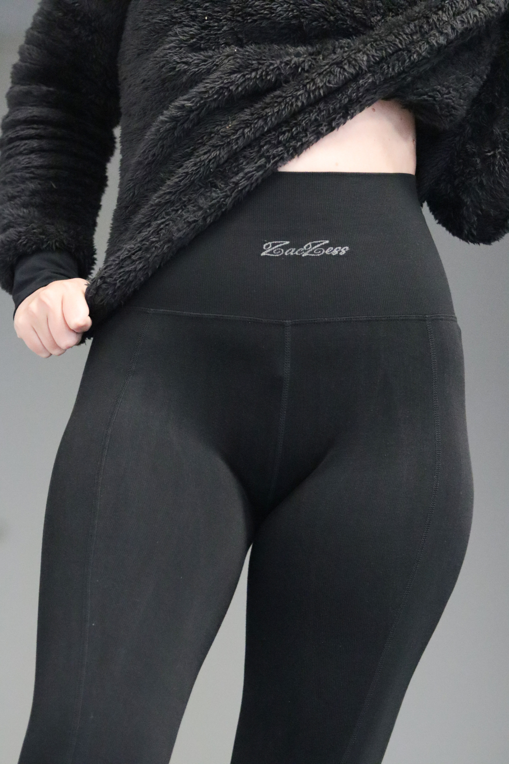 Asta Under Breeches
