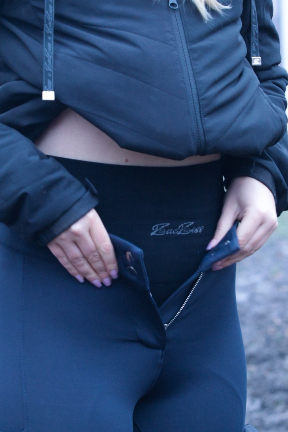 Asta Under Breeches